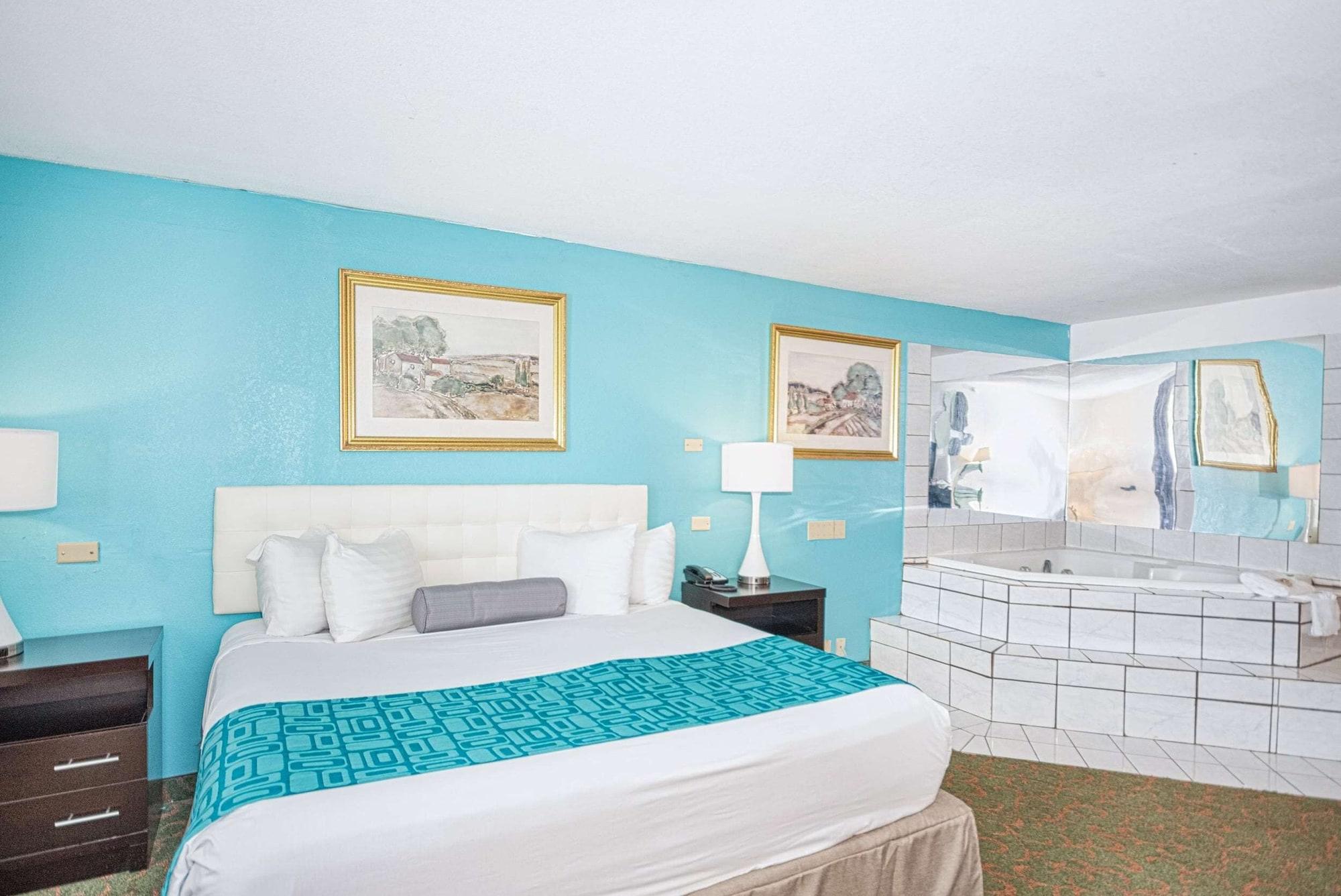 Howard Johnson By Wyndham Lake City Exterior photo