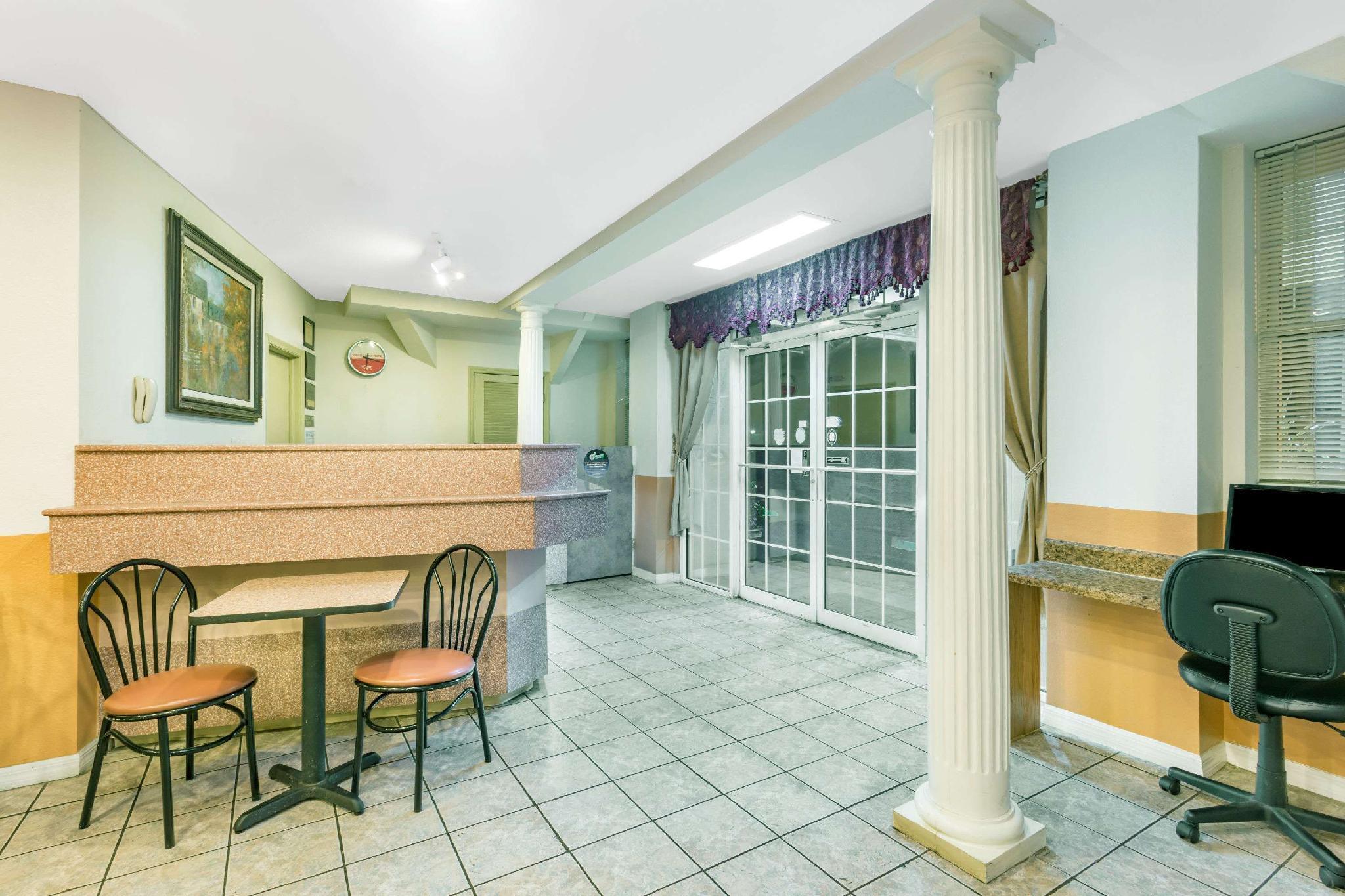 Howard Johnson By Wyndham Lake City Exterior photo